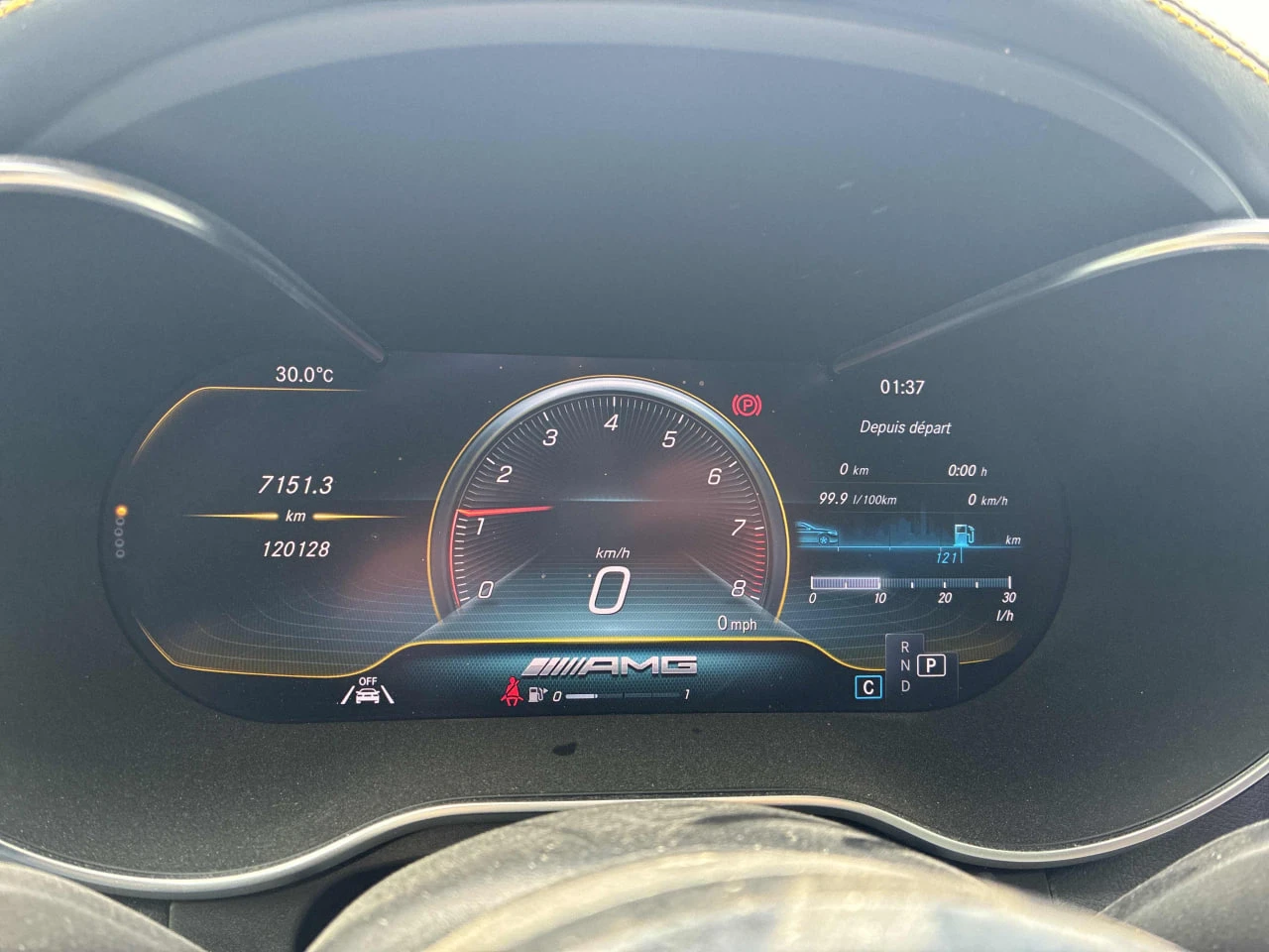 Mercedes-Benz C 63 AMG * S * COUPE * ДИСТРОНИК * ОБДУХВАНЕ * ХЕД-ЪП * , снимка 10 - Автомобили и джипове - 55500193