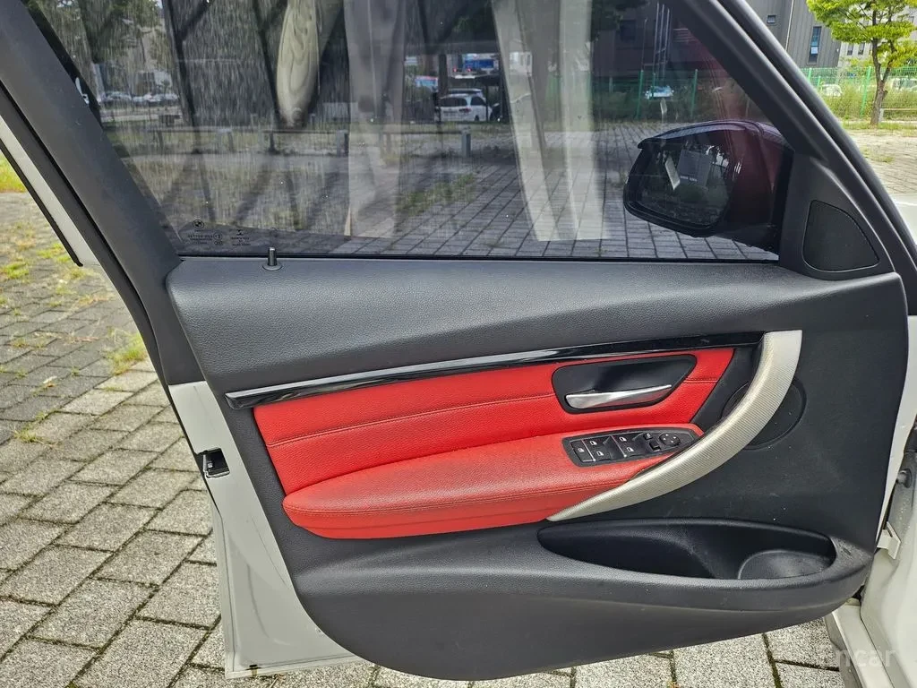 BMW 330 M* HUD* PANO* КРАЙНА ЦЕНА* , снимка 10 - Автомобили и джипове - 56257456