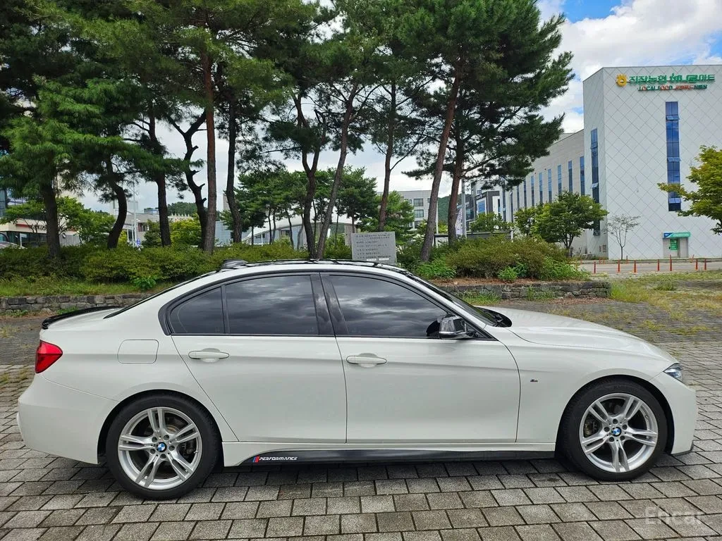 BMW 330 M* HUD* PANO* КРАЙНА ЦЕНА* , снимка 3 - Автомобили и джипове - 56257456