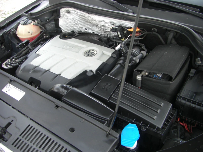 VW Tiguan 2.0TDI 4MOTION 6ck., снимка 17 - Автомобили и джипове - 52513212