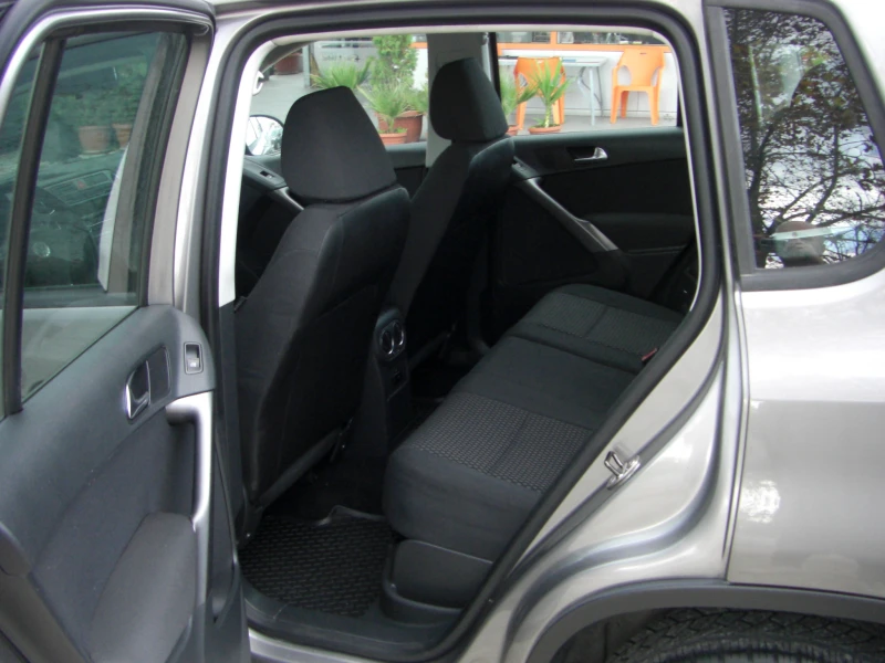 VW Tiguan 2.0TDI 4MOTION 6ck., снимка 13 - Автомобили и джипове - 52513212