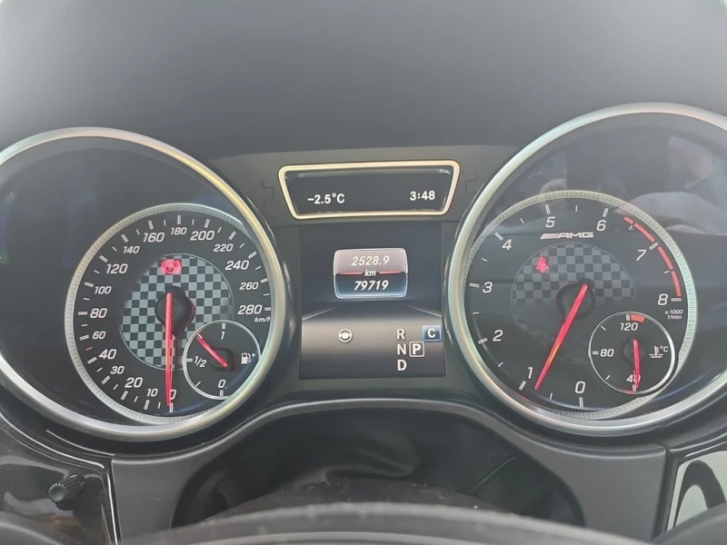 Mercedes-Benz GLE 43 AMG * 4MATIC * DISTRONIC * 360 * PANO * KEYLESS * , снимка 9 - Автомобили и джипове - 53436562