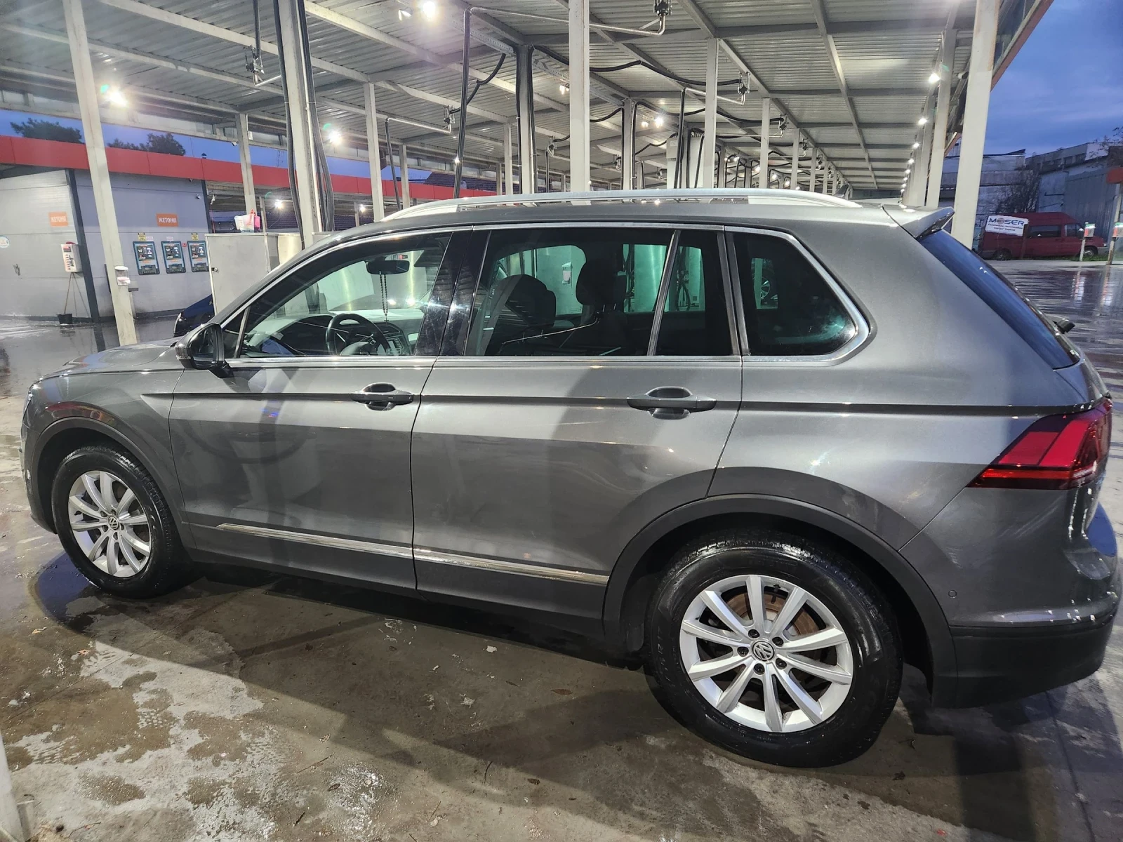 VW Tiguan 2.0 TDI , снимка 12 - Автомобили и джипове - 54379622