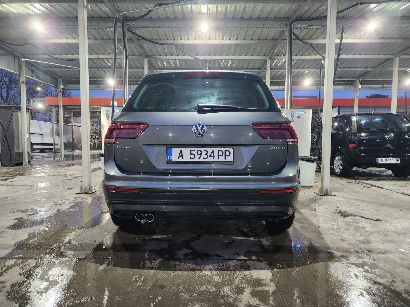 VW Tiguan 2.0 TDI , снимка 14 - Автомобили и джипове - 54379622