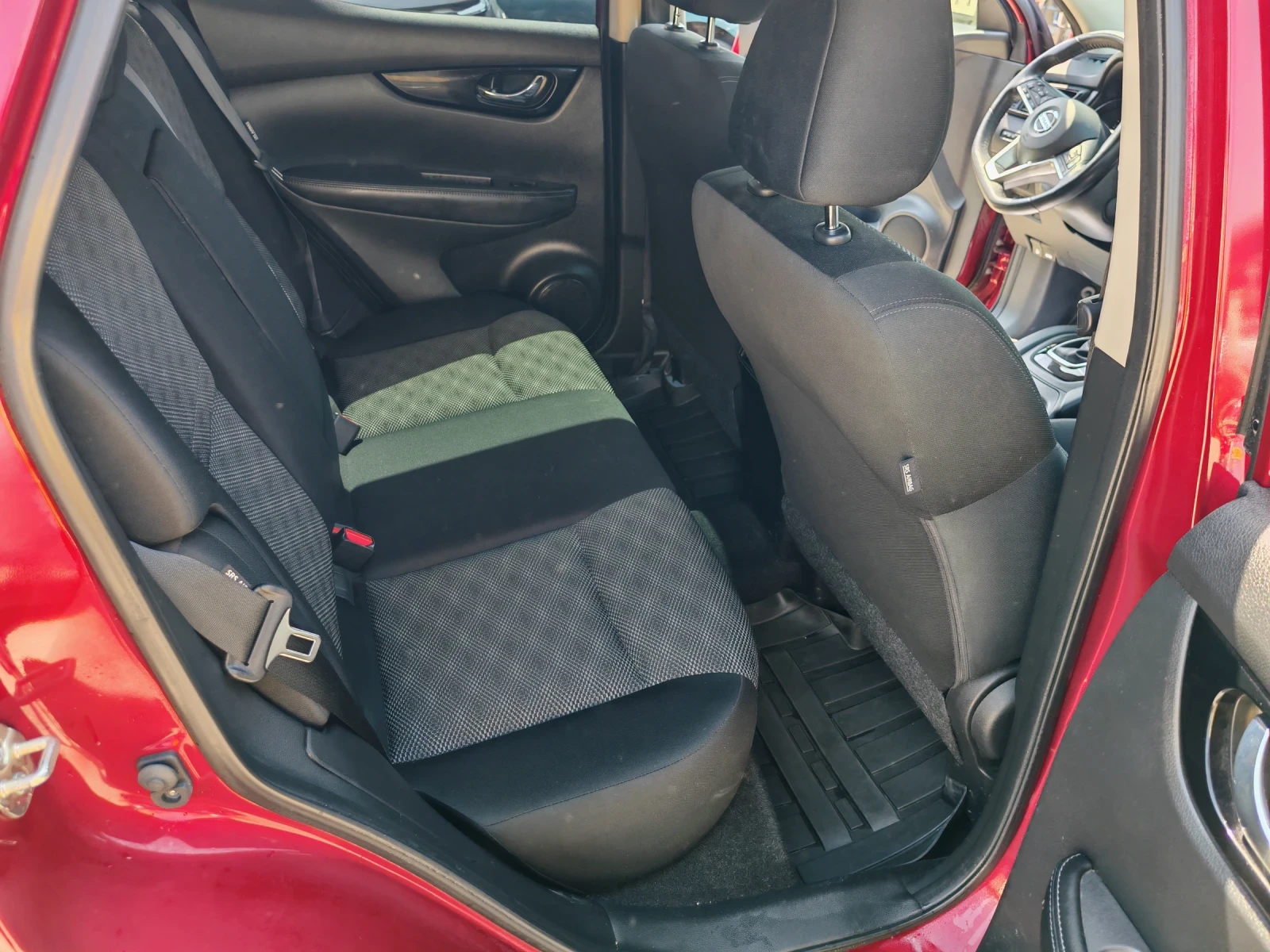 Nissan Qashqai 2.0i 4x4 automatic SV AWD, снимка 12 - Автомобили и джипове - 54798681