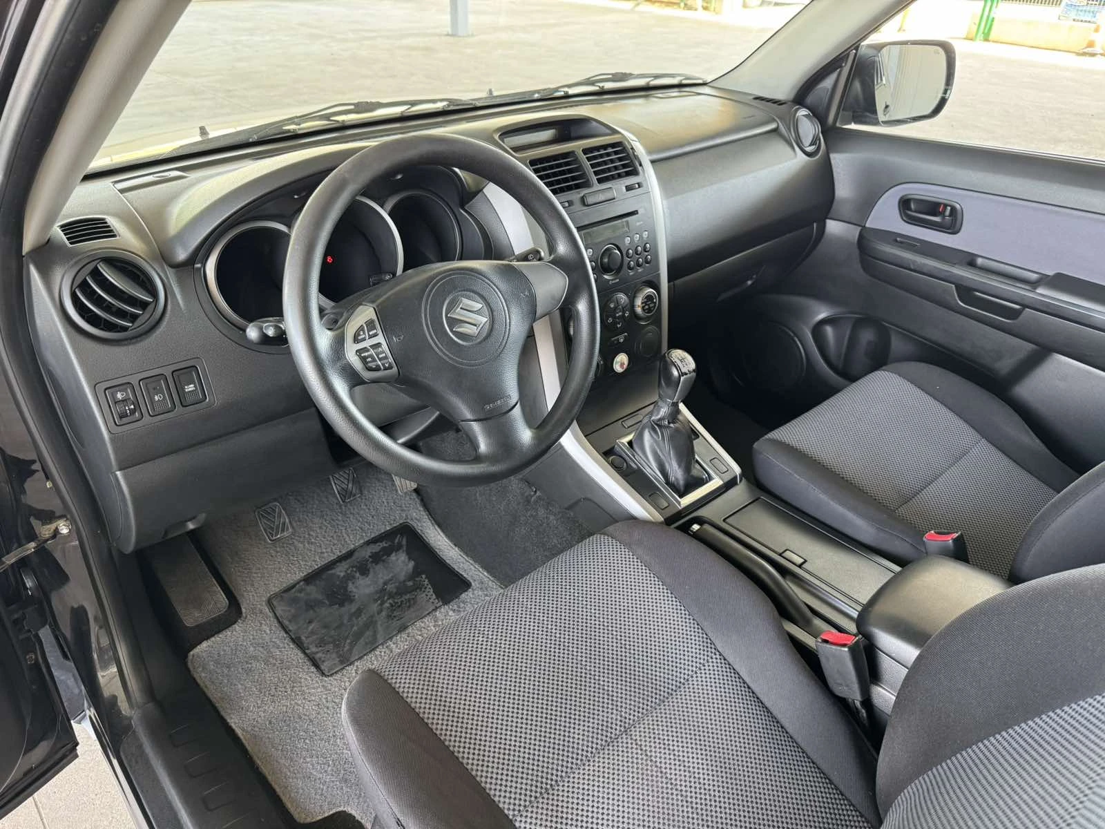 Suzuki Vitara 1.9d* 130ps* 4x4* КЛИМАТРОНИК, снимка 9 - Автомобили и джипове - 55034560