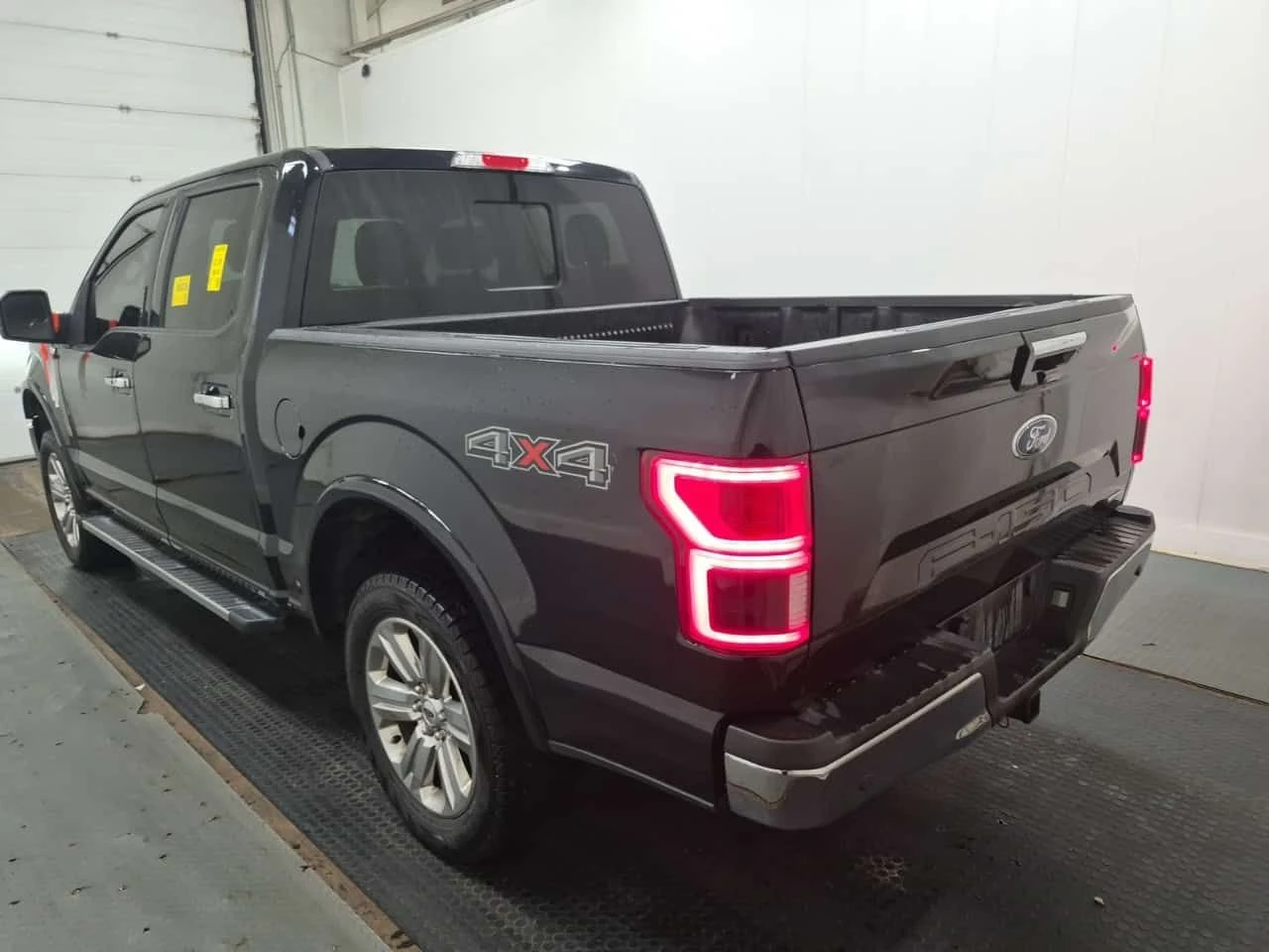 Ford F150 * LARIAT 5.5' Box * CARFAX * ОПЦИЯ ЗА ФИНАНСИР, снимка 2 - Автомобили и джипове - 55161204