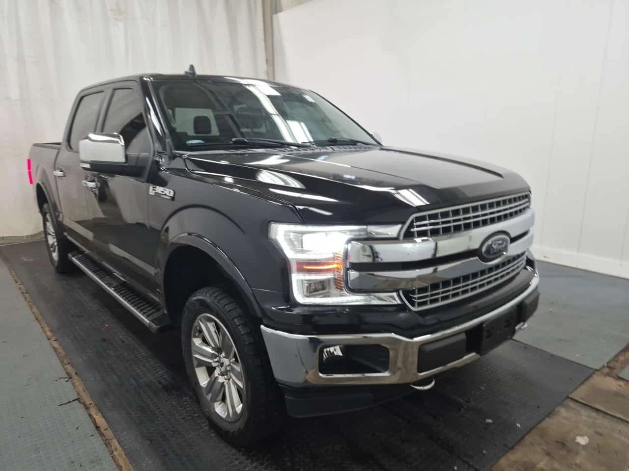 Ford F150 * LARIAT 5.5' Box * CARFAX * ОПЦИЯ ЗА ФИНАНСИР, снимка 3 - Автомобили и джипове - 55161204