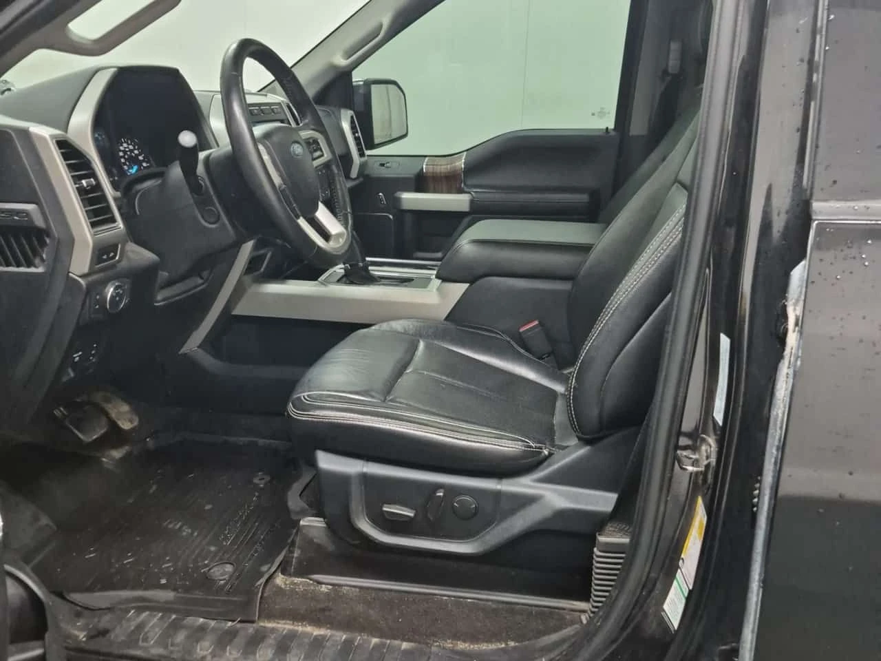 Ford F150 * LARIAT 5.5' Box * CARFAX * ОПЦИЯ ЗА ФИНАНСИР, снимка 5 - Автомобили и джипове - 55161204