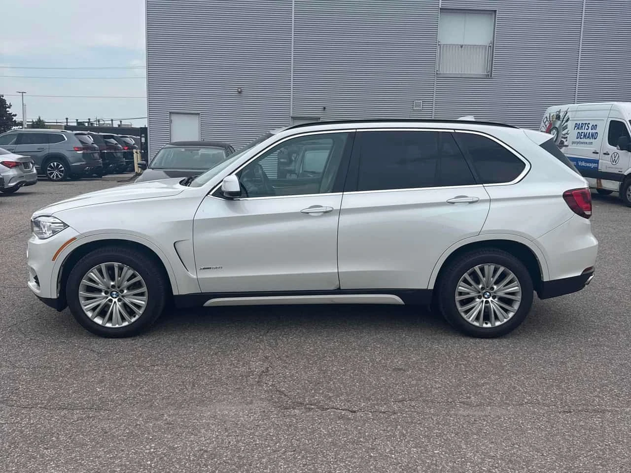 BMW X5 * xDrive50i * CARFAX *  ОПЦИЯ ЗА ФИНАНСИРАНЕ, снимка 2 - Автомобили и джипове - 55434677