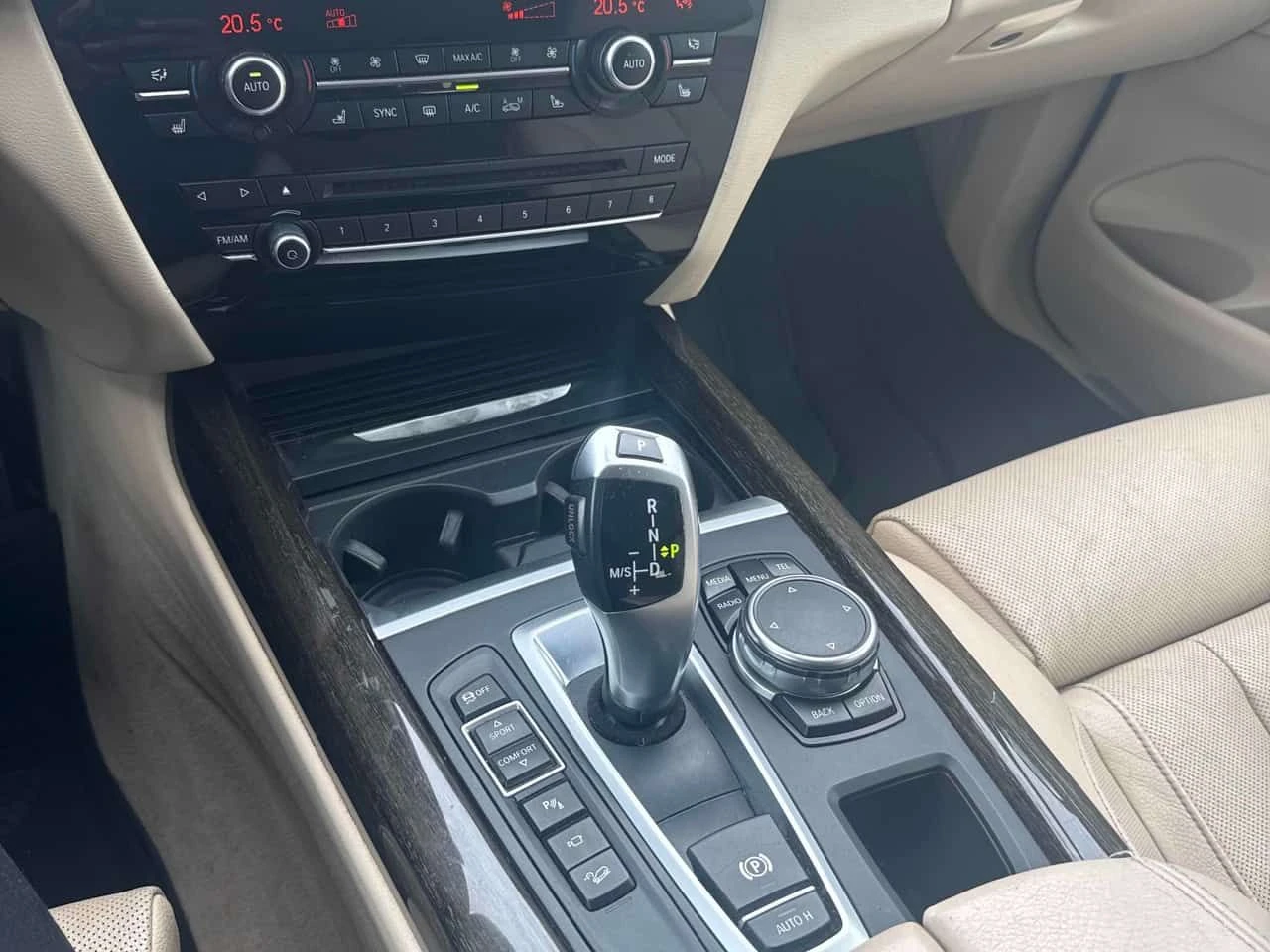 BMW X5 * xDrive50i * CARFAX *  ОПЦИЯ ЗА ФИНАНСИРАНЕ, снимка 17 - Автомобили и джипове - 55434677