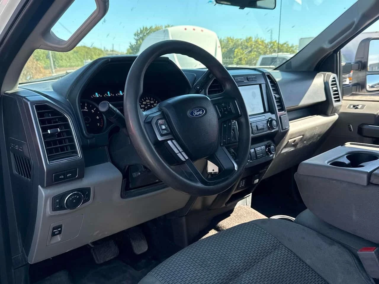 Ford F150 4WD SuperCrew Box * CARFAX * ОПЦИЯ ЗА ФИНАНСИРАНЕ, снимка 5 - Автомобили и джипове - 56257700