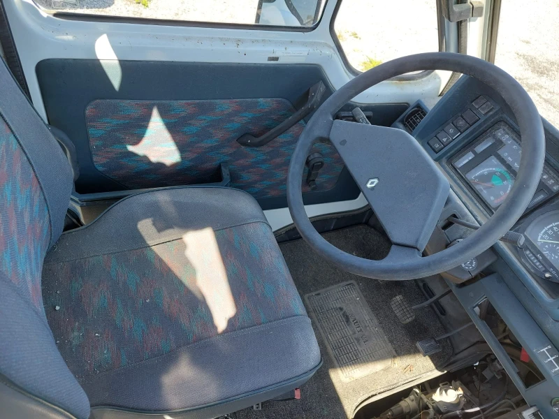 Renault Master 2.8, снимка 5 - Бусове и автобуси - 48655301