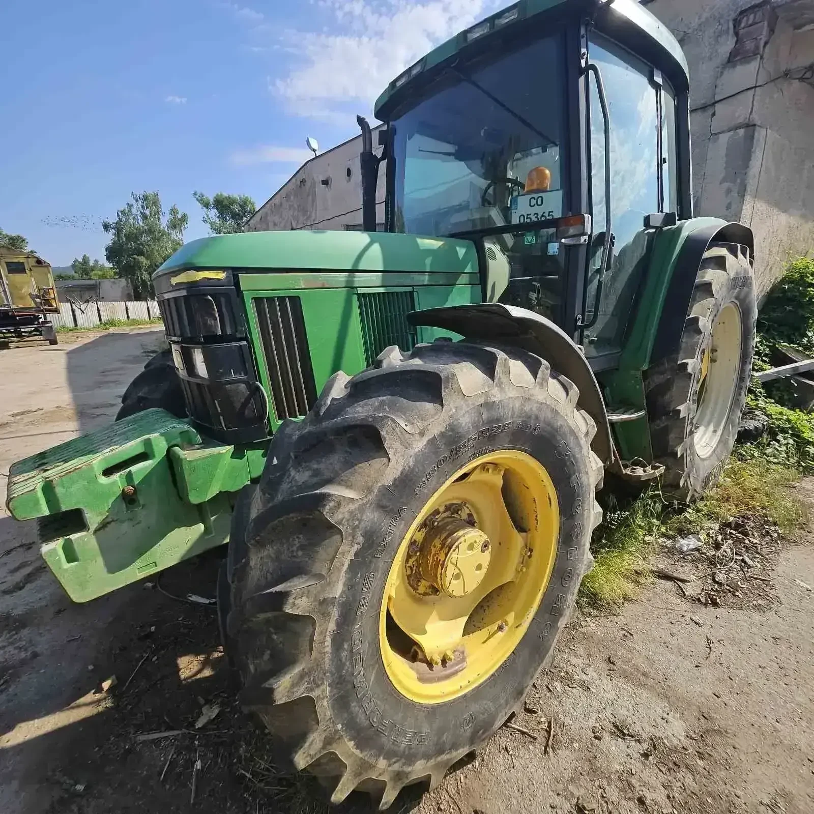 Трактор John Deere 6310