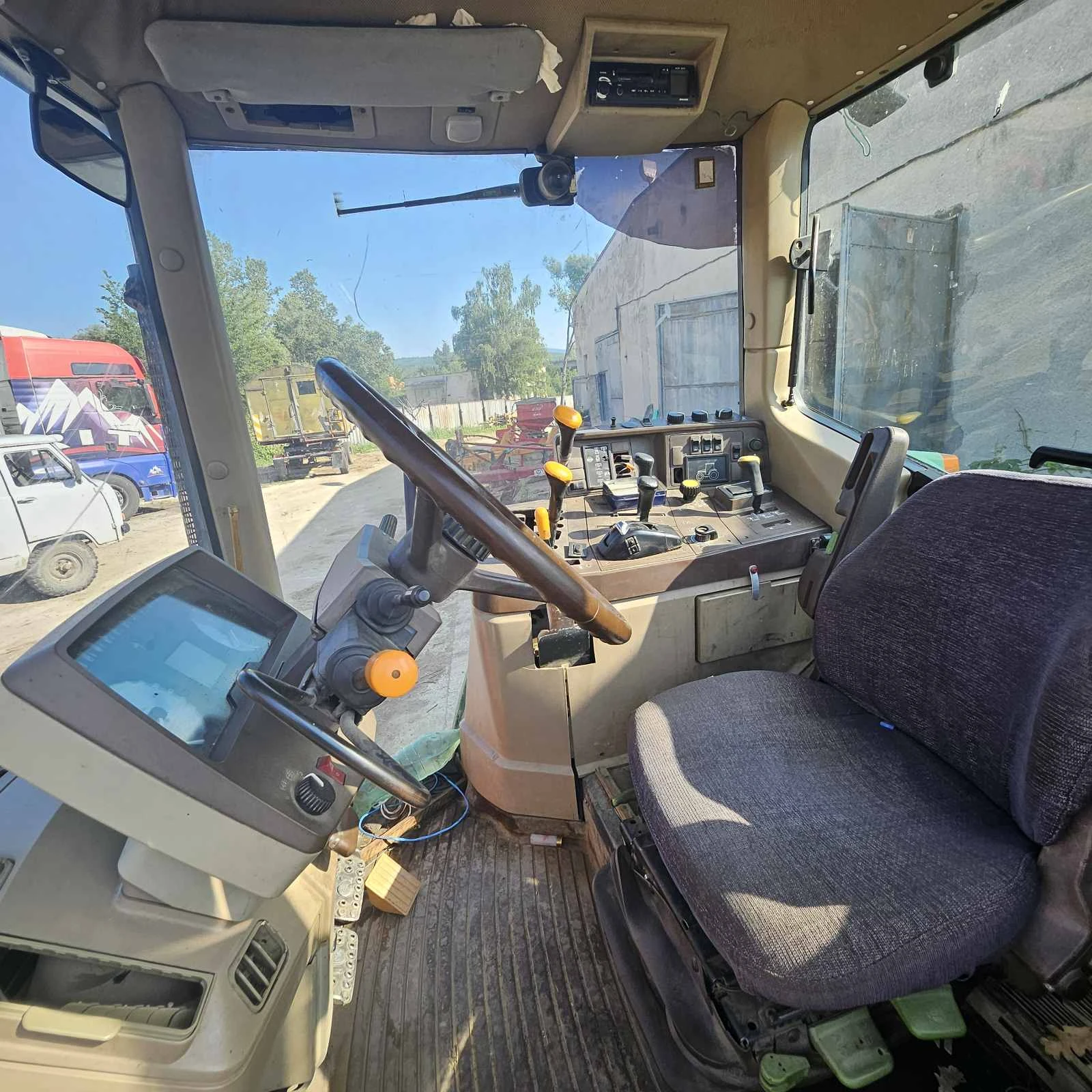 Трактор John Deere 6310 - изображение 2