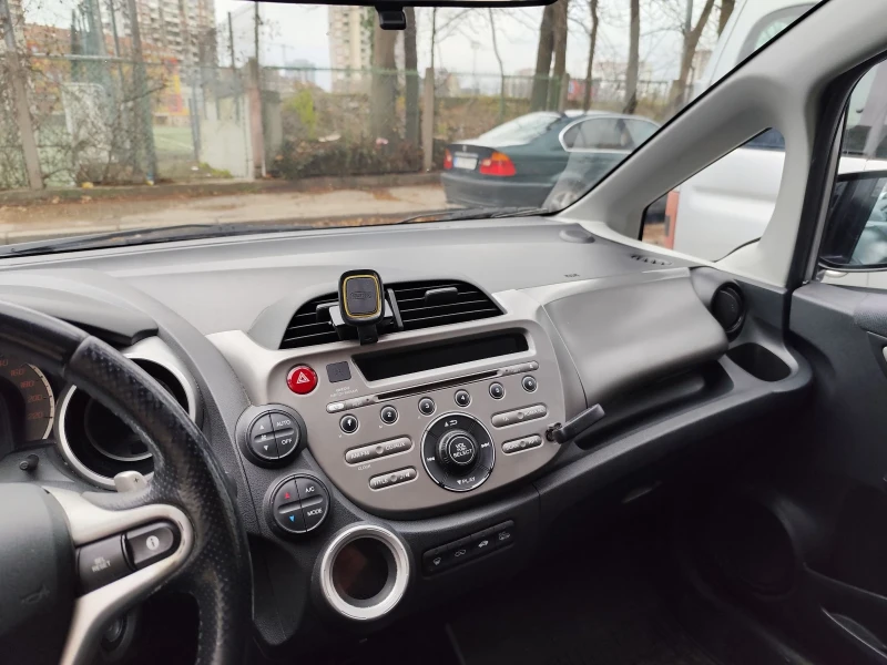 Honda Jazz 1.4i, снимка 11 - Автомобили и джипове - 48244477