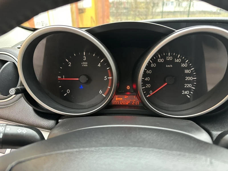 Mazda 3 2.2, 150к.с, Keyless, NAVI, снимка 8 - Автомобили и джипове - 48260448