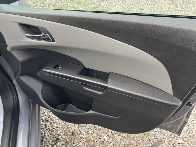 Chevrolet Aveo, снимка 12 - Автомобили и джипове - 52019945