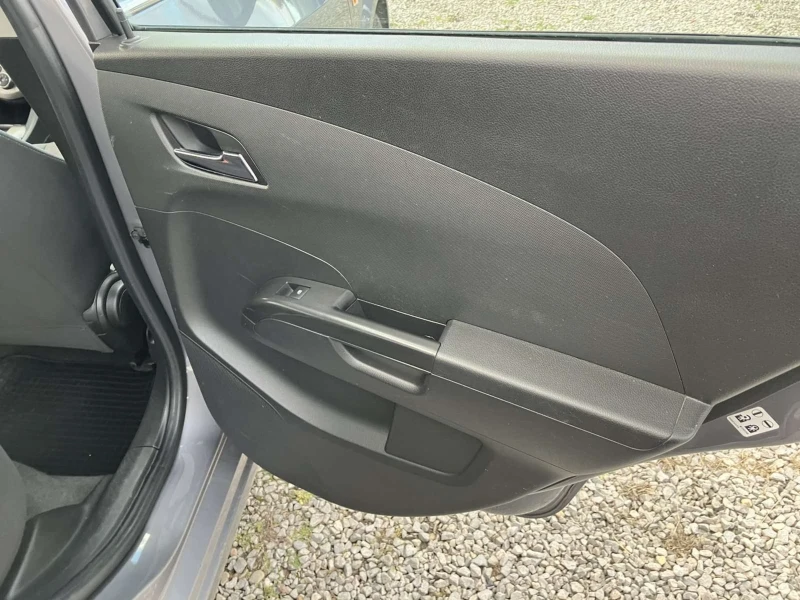 Chevrolet Aveo, снимка 16 - Автомобили и джипове - 52019945