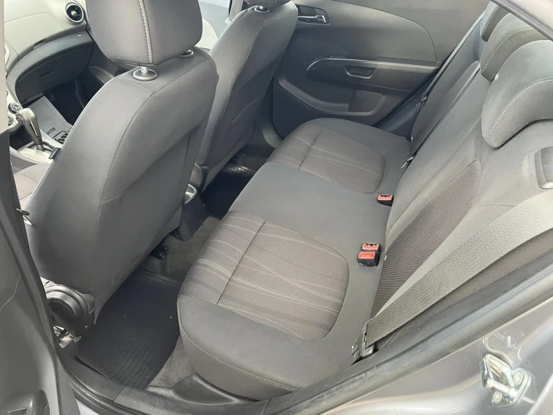Chevrolet Aveo, снимка 15 - Автомобили и джипове - 52019945
