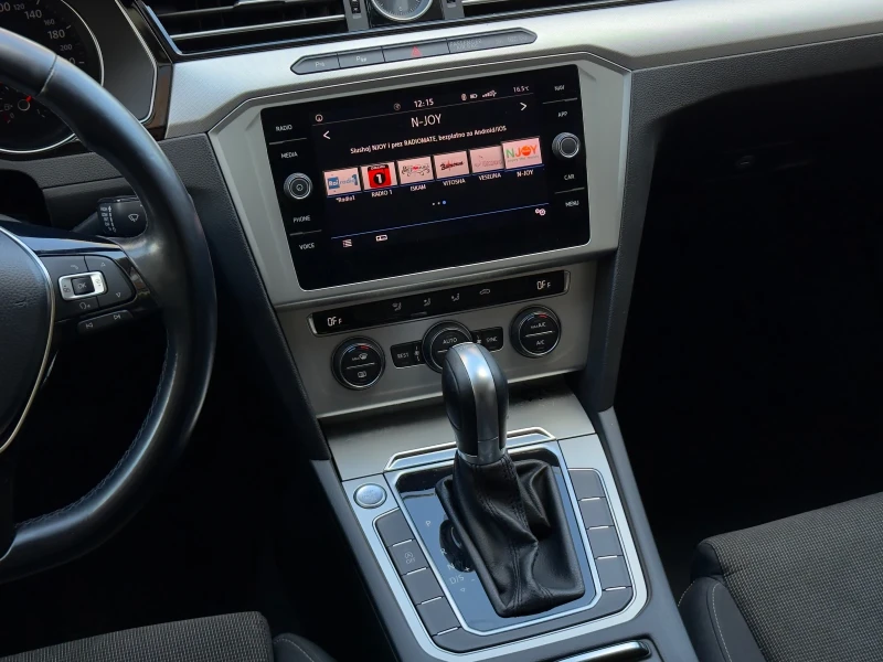 VW Passat 1.6 TDI, снимка 11 - Автомобили и джипове - 52480283