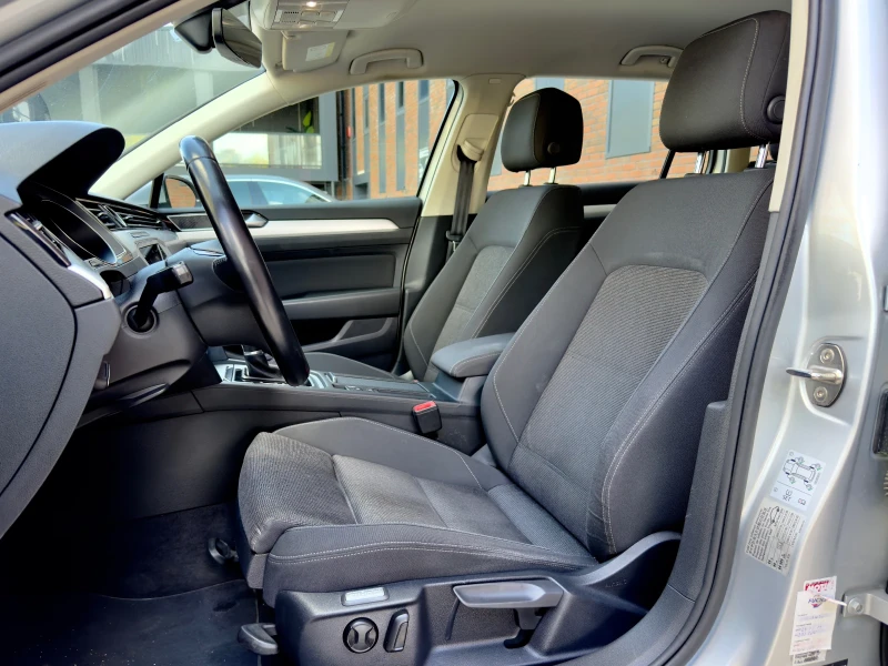 VW Passat 1.6 TDI, снимка 8 - Автомобили и джипове - 52480283