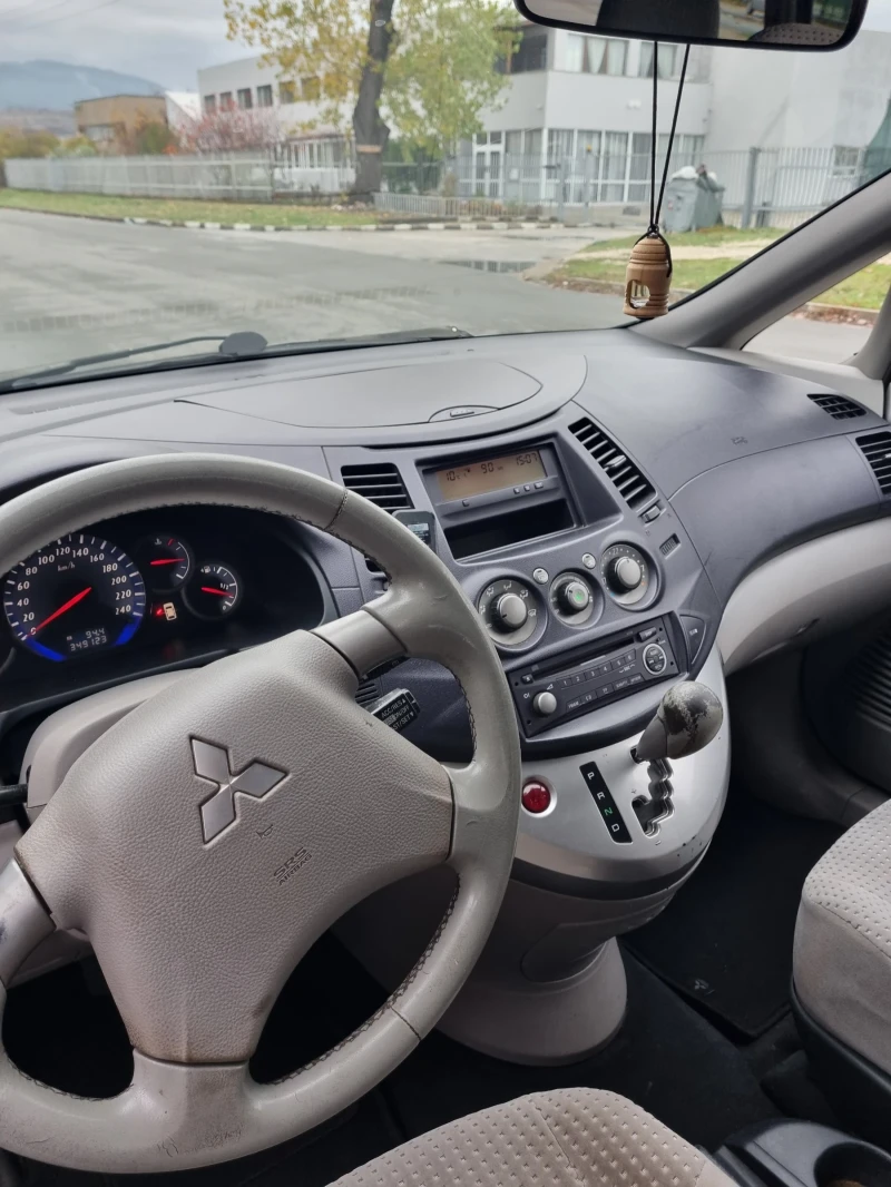 Mitsubishi Grandis 2.4 gas/automatic , снимка 12 - Автомобили и джипове - 52690849
