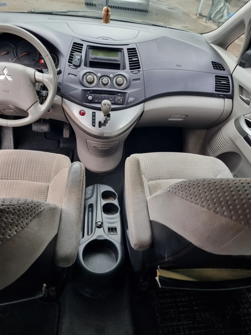 Mitsubishi Grandis 2.4 gas/automatic , снимка 10 - Автомобили и джипове - 52690849