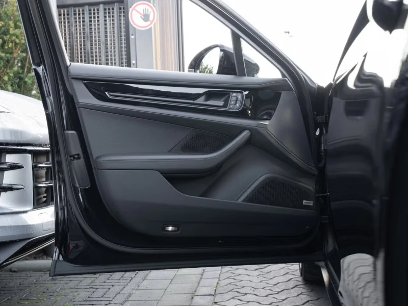 Porsche Panamera 4* E-HYBRID* LED-MATRIX* ПАНО* BOSE* ГАРАНЦИЯ, снимка 9 - Автомобили и джипове - 53168576