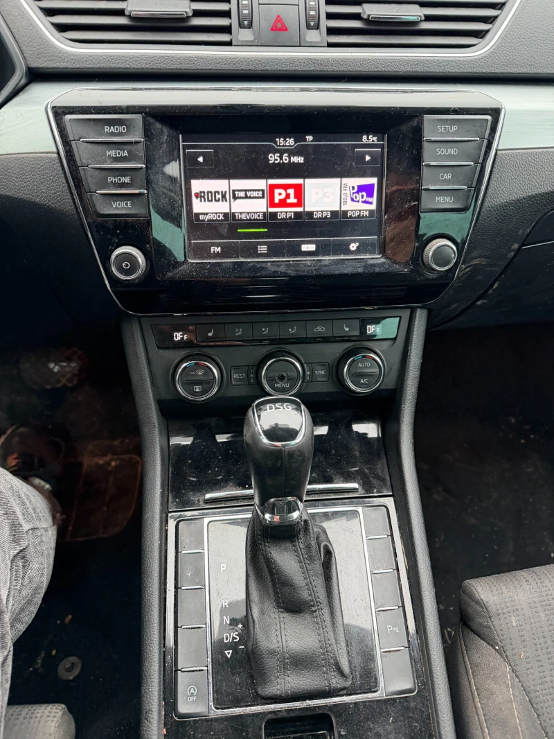 Skoda Superb 1.6TDI AVTOMAT/NAVI EURO 6, снимка 12 - Автомобили и джипове - 53203752