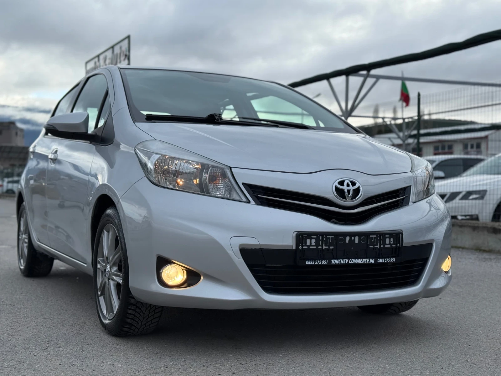 Toyota Yaris 1.3i-152.000km-NEW-FULL-NAVI-KAMERA-TOP-TOP-TOP, снимка 1