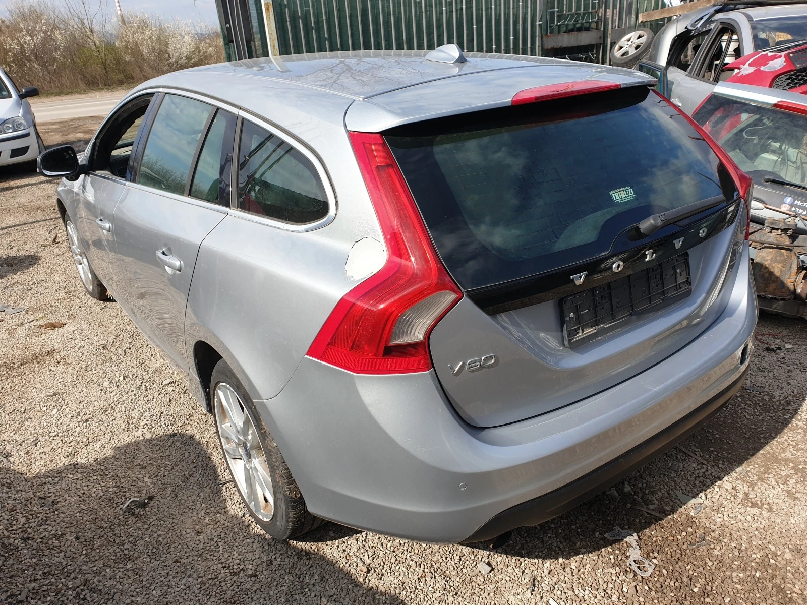 Volvo V60 1.6i Турбо Т4 180кс - изображение 6