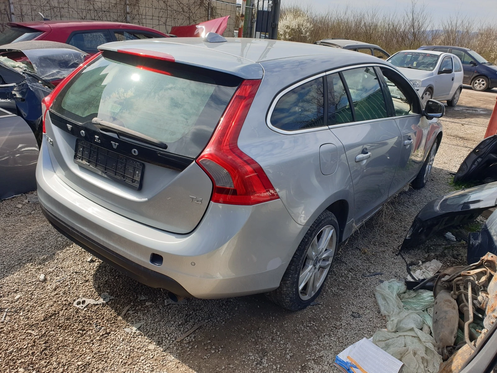 Volvo V60 1.6i Турбо Т4 180кс - изображение 4