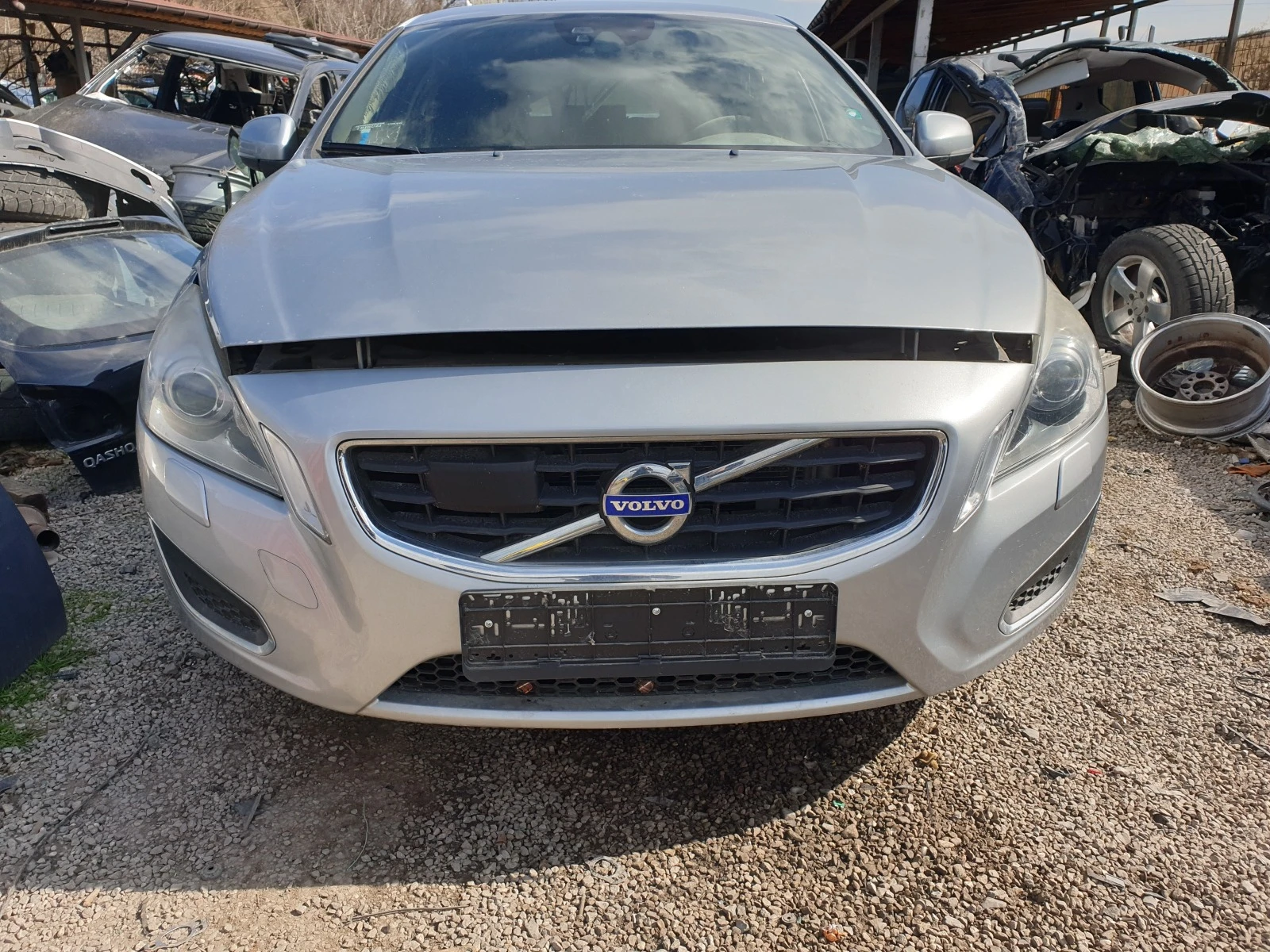 Volvo V60 1.6i Турбо Т4 180кс - изображение 3