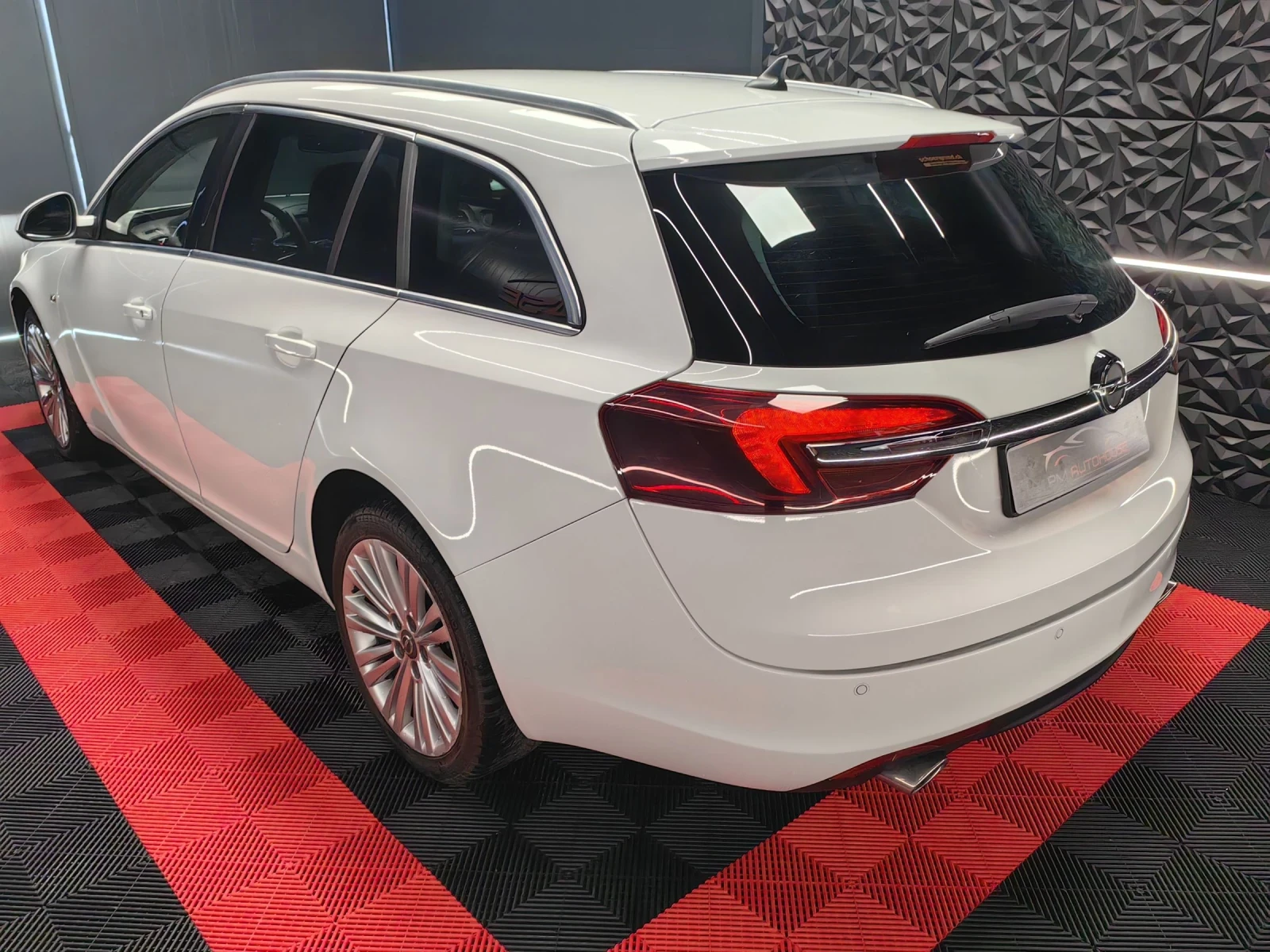 Opel Insignia SWISS* AВТОМАТ* ОБДУХВАНЕ* ПОДГРЕВ ВОЛАН И СЕДАЛКИ - изображение 3
