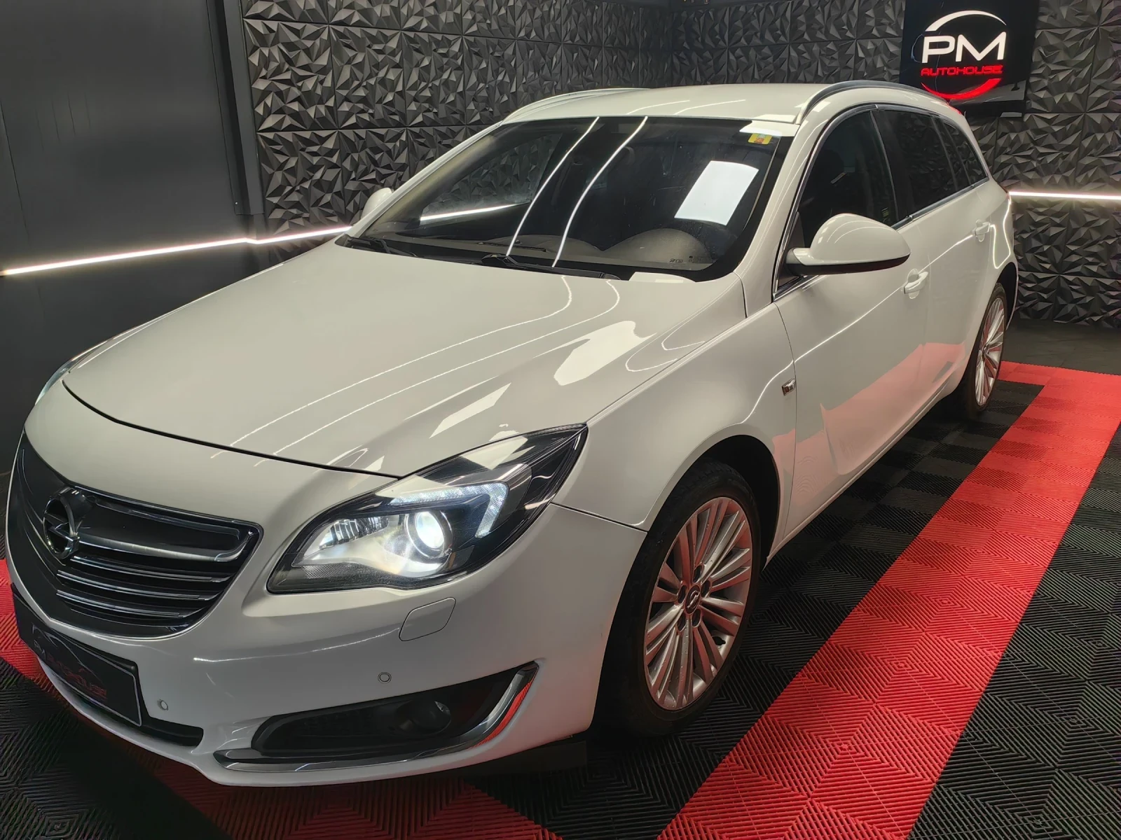 Opel Insignia SWISS* AВТОМАТ* ОБДУХВАНЕ* ПОДГРЕВ ВОЛАН И СЕДАЛКИ - изображение 2