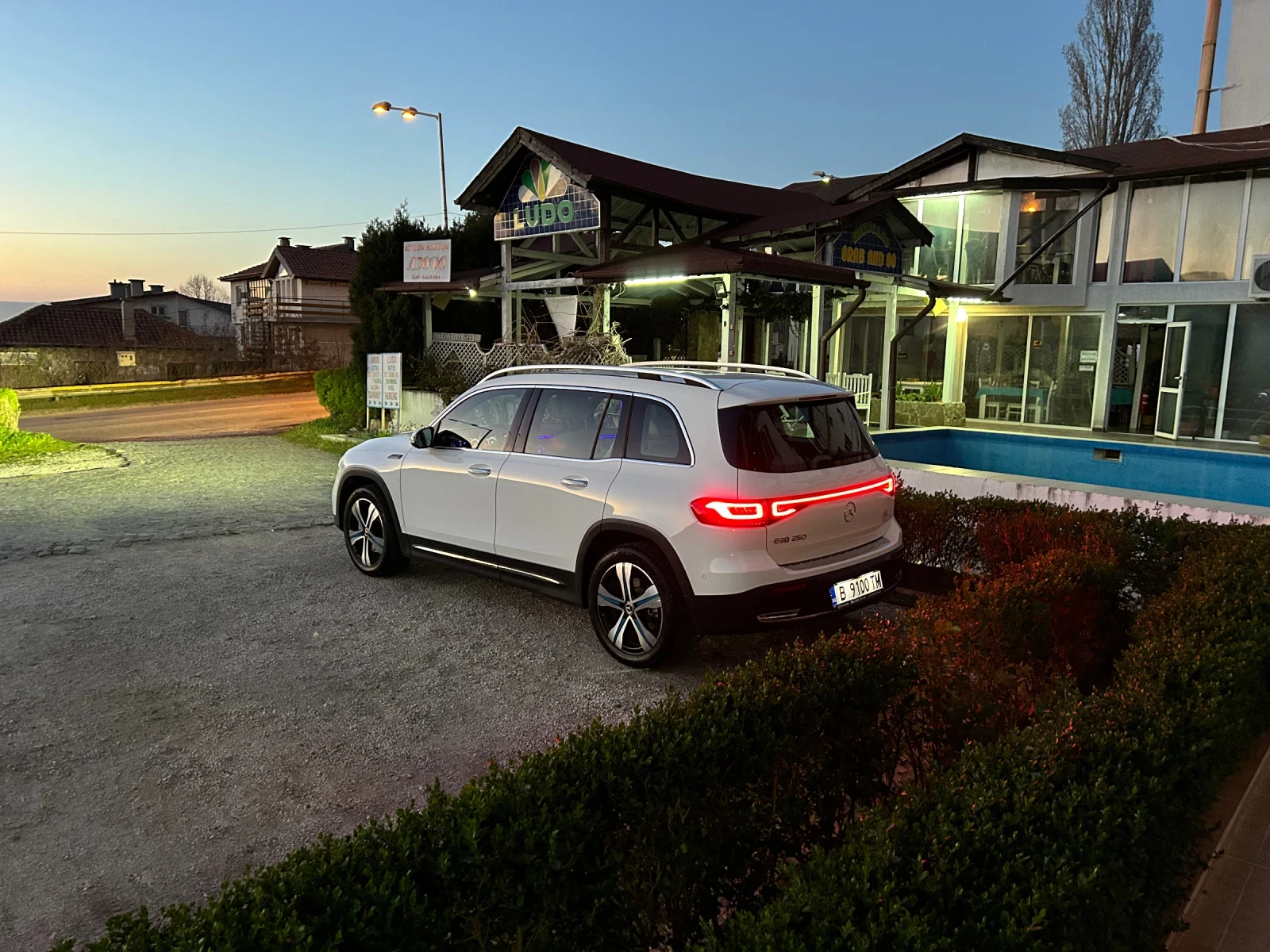 Mercedes-Benz EQB 250 | Mobile.bg   1