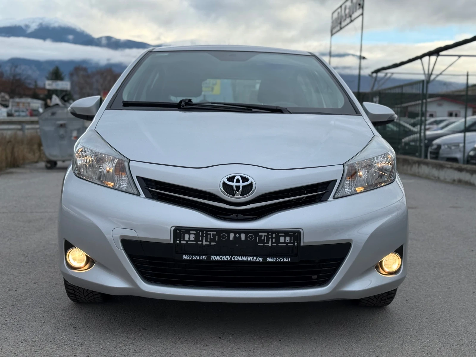 Toyota Yaris 1.3i-152.000km-NEW-FULL-NAVI-KAMERA-TOP-TOP-TOP - изображение 2