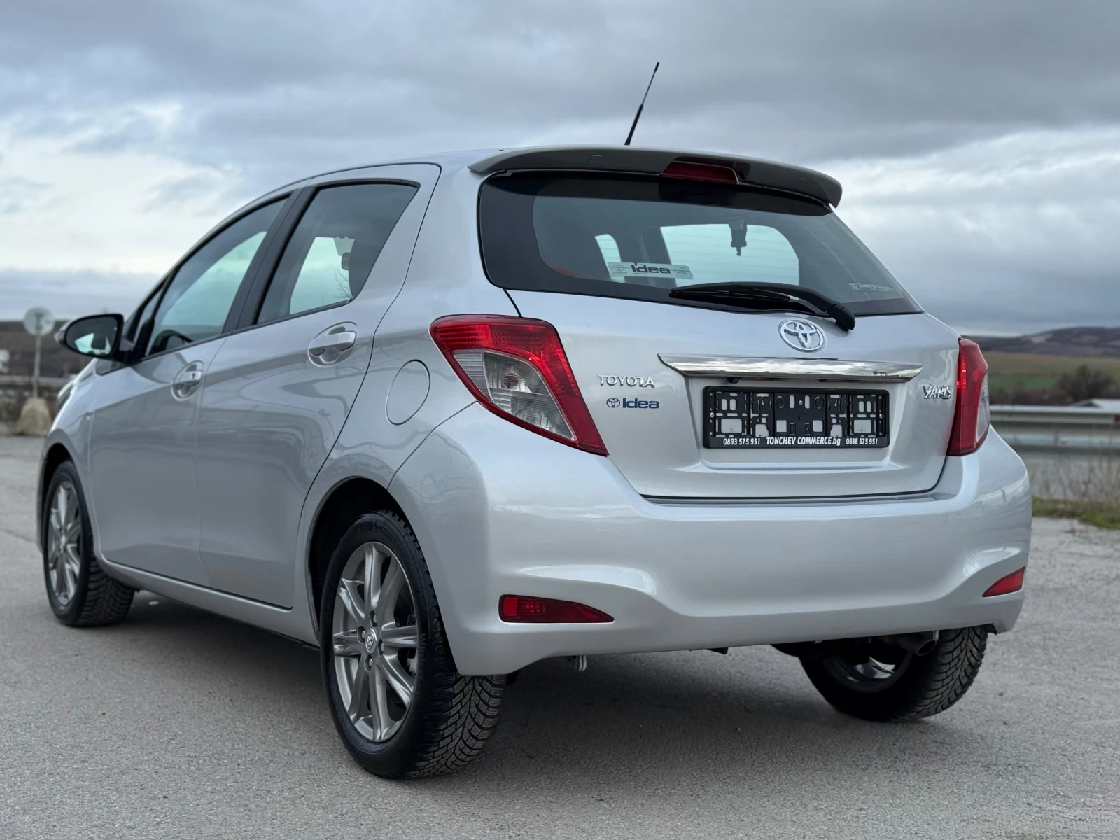 Toyota Yaris 1.3i-152.000km-NEW-FULL-NAVI-KAMERA-TOP-TOP-TOP - изображение 4