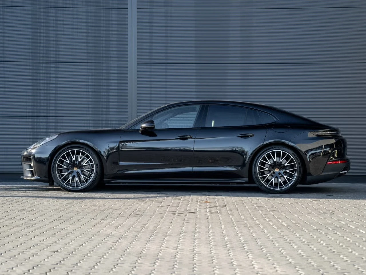 Porsche Panamera 4* E-HYBRID* LED-MATRIX* ПАНО* BOSE* ГАРАНЦИЯ - изображение 8