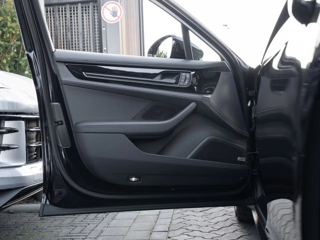 Porsche Panamera 4* E-HYBRID* LED-MATRIX* ПАНО* BOSE* ГАРАНЦИЯ - изображение 9