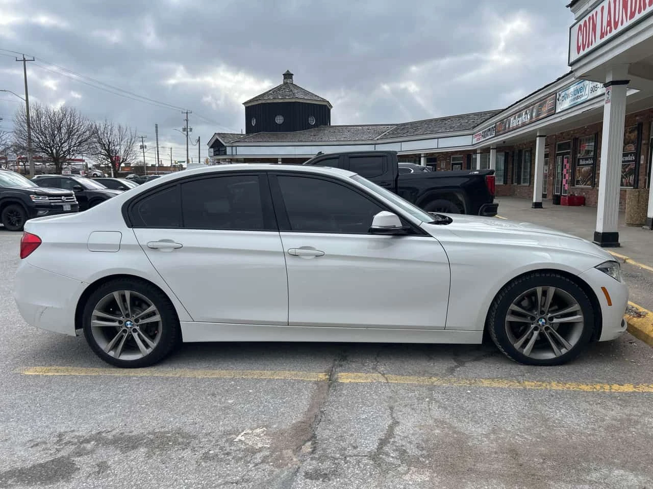 BMW 320 * xDrive * CARFAX * ПАНОРАМА * KEYLESS * ПОДГРЕВИ, снимка 3 - Автомобили и джипове - 53821551