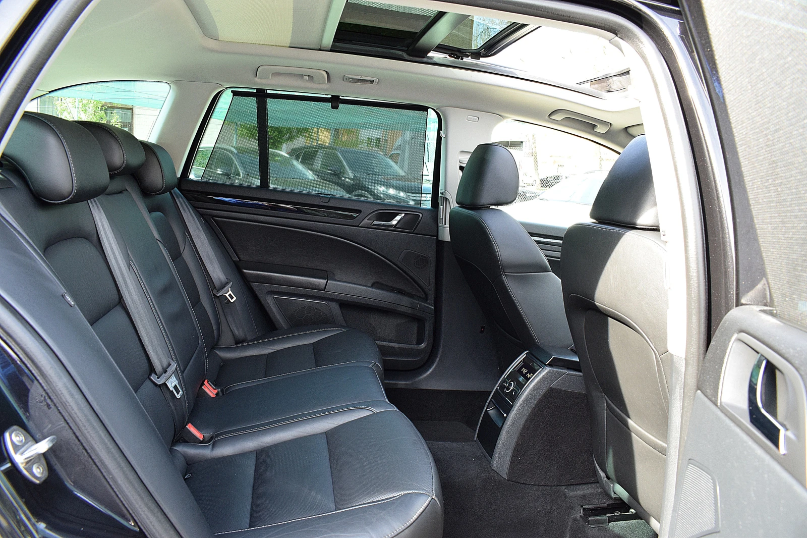 Skoda Superb 2.0/4X4/Швейцария/Нави/Панорама/Обдухване/FULL, снимка 14 - Автомобили и джипове - 54221718