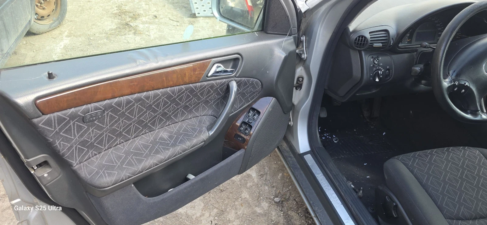 Mercedes-Benz C 200 Kompesor, снимка 10 - Автомобили и джипове - 54357939