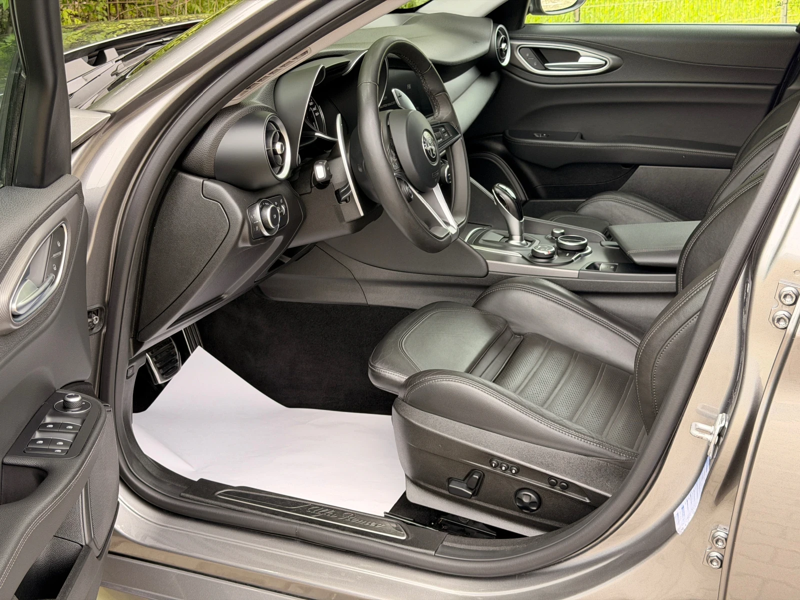 Alfa Romeo Giulia 2.2d-210KC-Q4-4X4-AT8/ZF-VELOCE-КОЖА-99Х.КМ-УНИКАТ, снимка 10 - Автомобили и джипове - 54654187