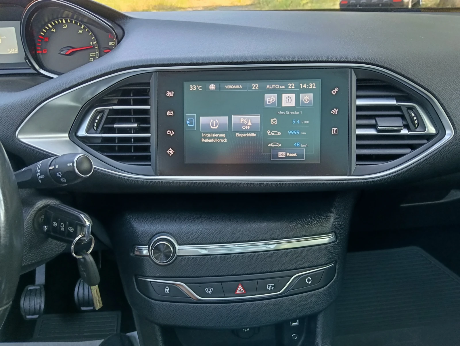 Peugeot 308 SW 1.6 HDI, снимка 13 - Автомобили и джипове - 55013971