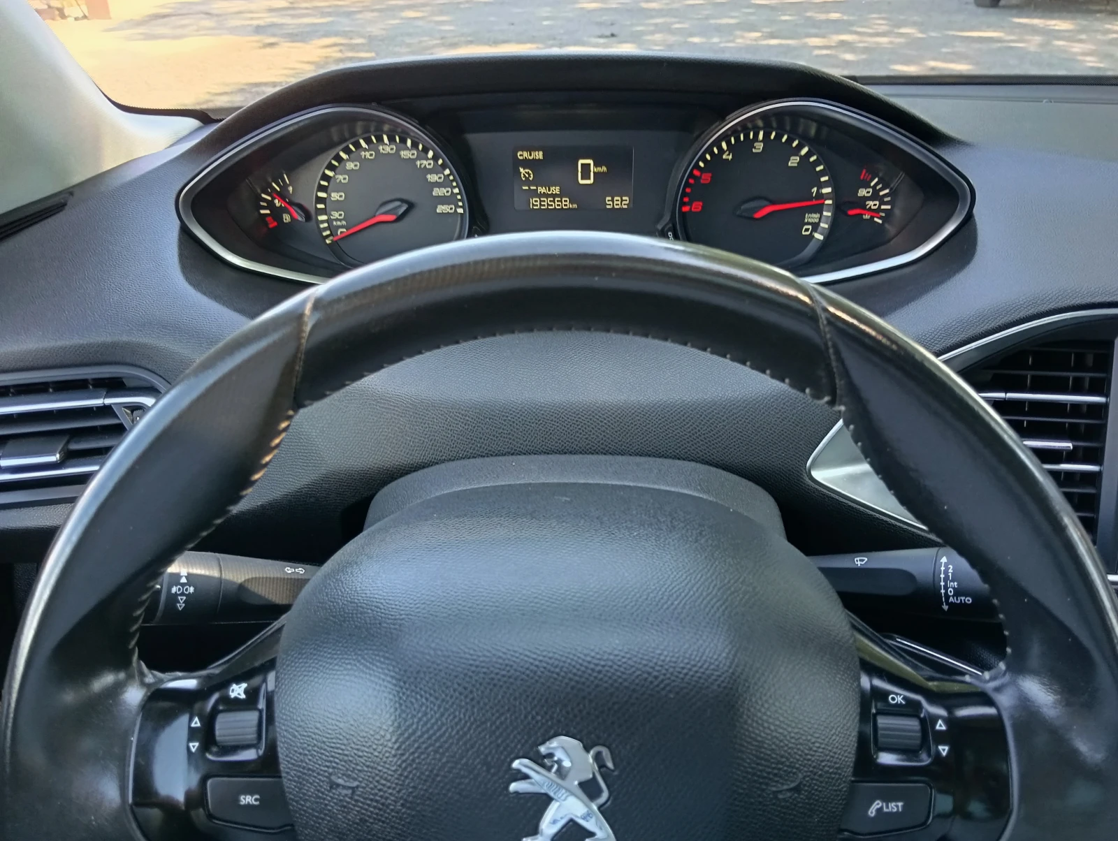 Peugeot 308 SW 1.6 HDI, снимка 15 - Автомобили и джипове - 55013971