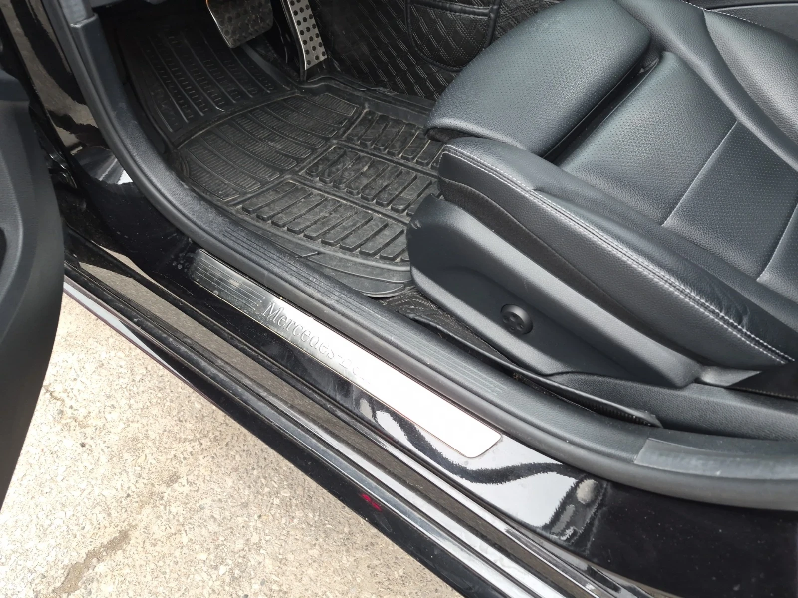 Mercedes-Benz C 300 * AMG PACK* ПАНО* ПОДГРЕВ* CARFAX* , снимка 13 - Автомобили и джипове - 55104396
