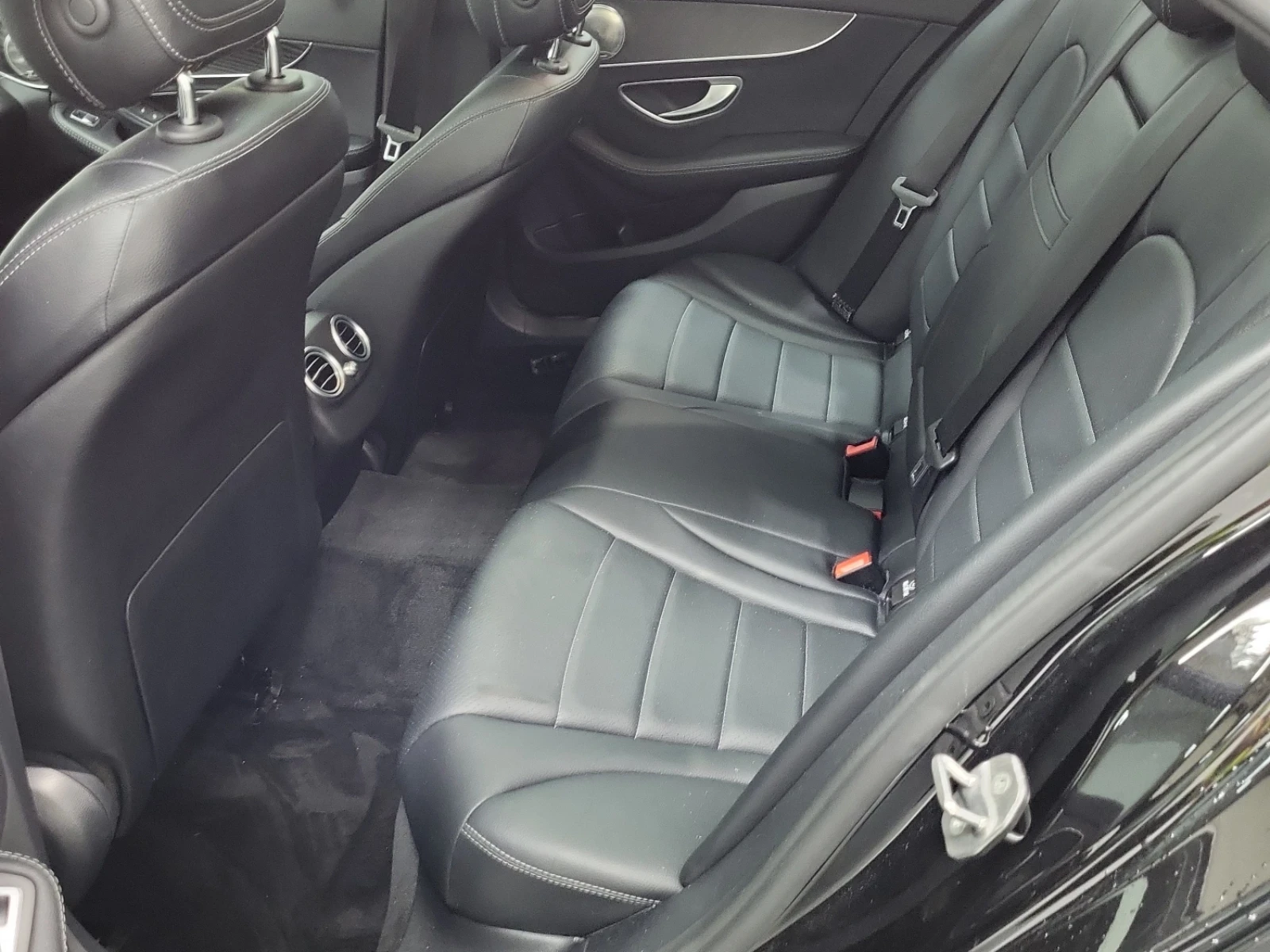Mercedes-Benz C 300 * AMG PACK* ПАНО* ПОДГРЕВ* CARFAX* , снимка 12 - Автомобили и джипове - 55104396