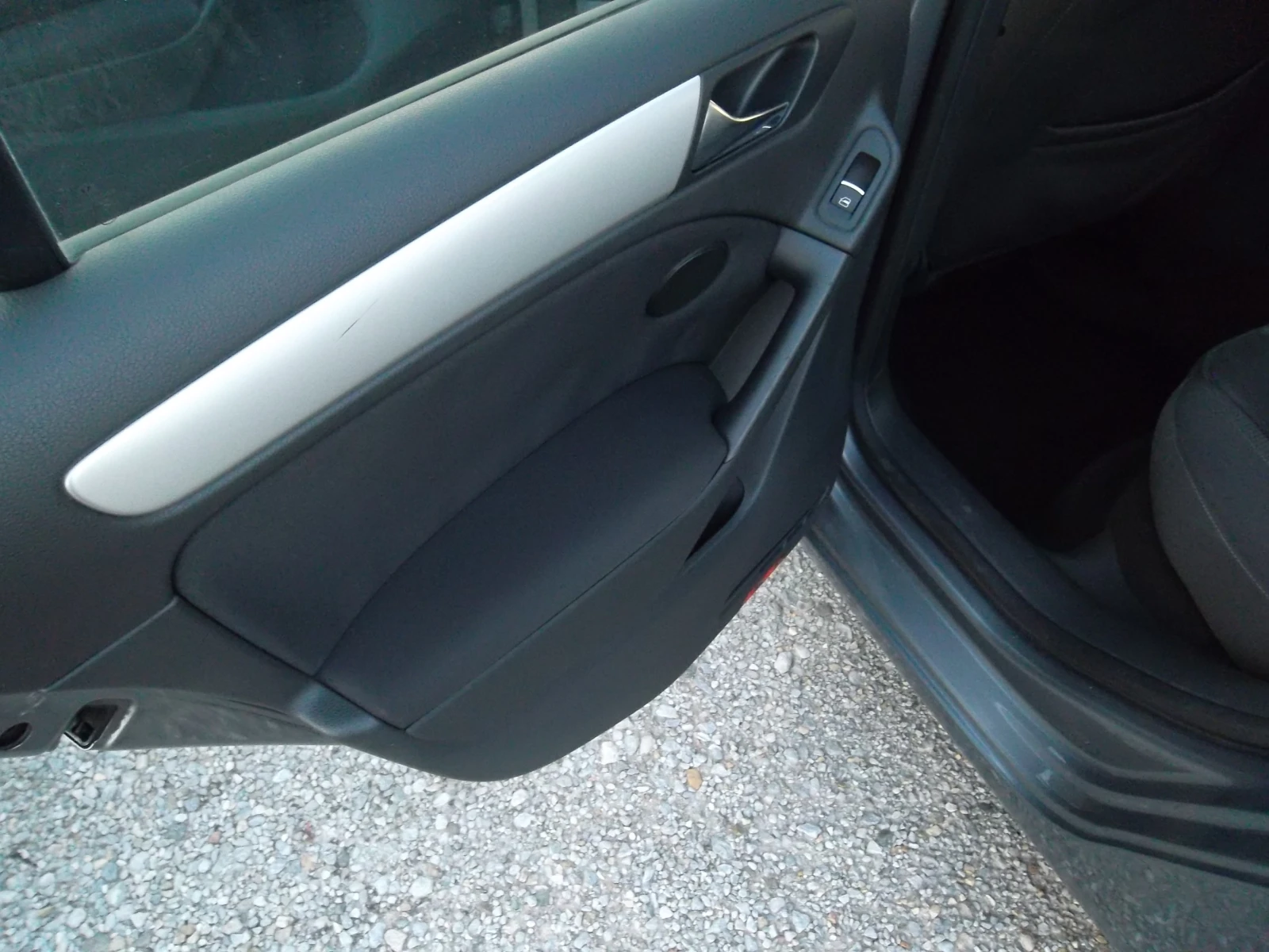 VW Golf 2.0TDI-140 к.с Highline, снимка 8 - Автомобили и джипове - 55470594